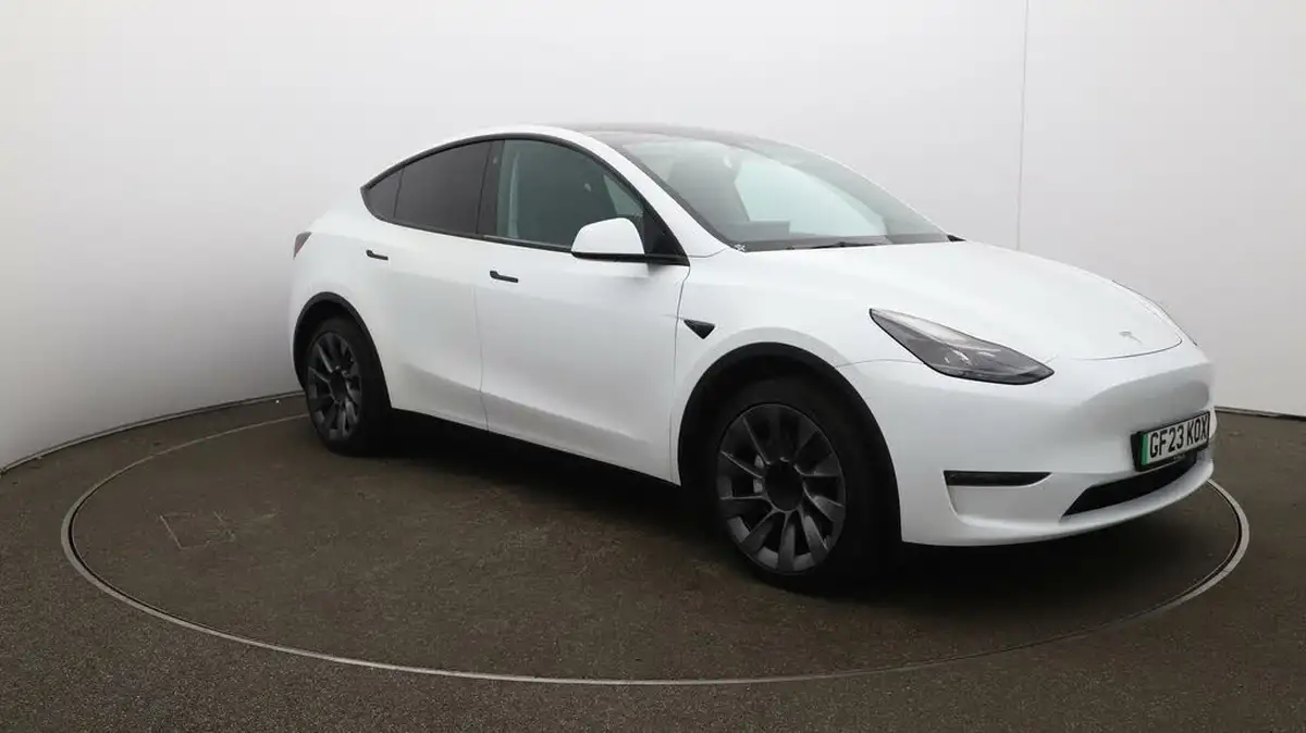 2023-tesla-model-y-e-long-range-big-41