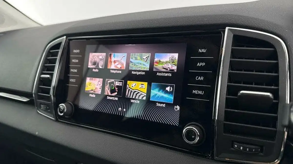 2021-skoda-karoq-15-tsi-se-drive-big-17