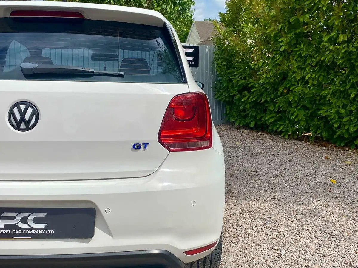 2013-volkswagen-polo-14-bluegt-3d-big-35