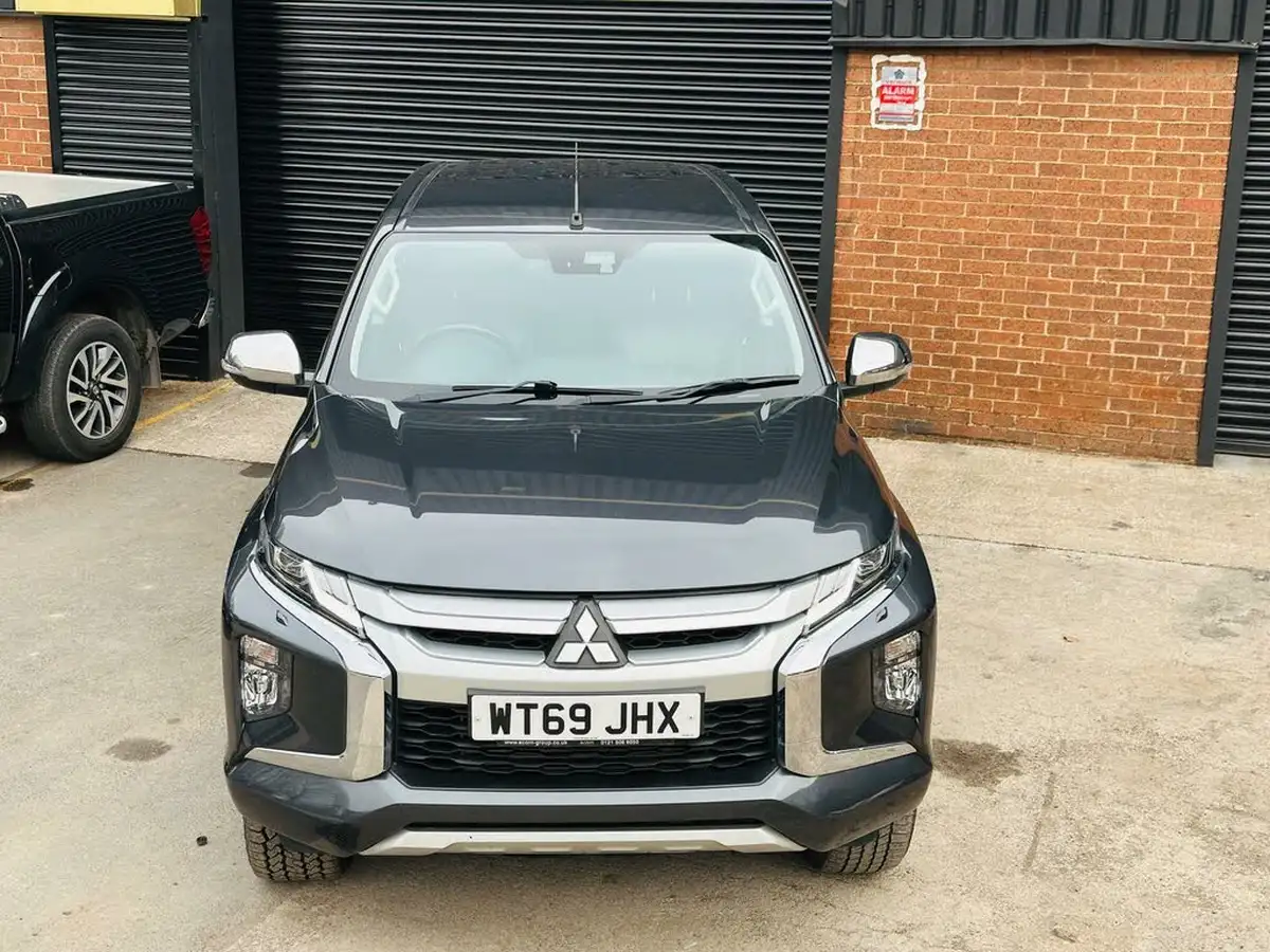 2020-mitsubishi-l200-22di-d-barbarian-auto-big-8
