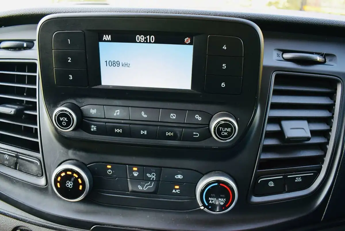 2022-ford-transit-20tdci-350-l2h1-leader-130pseu6dt-fwd-cab-big-9