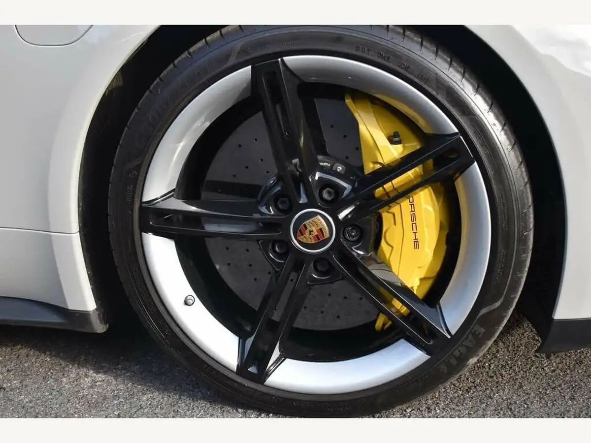 2020-porsche-taycan-e-turbo-s-big-52