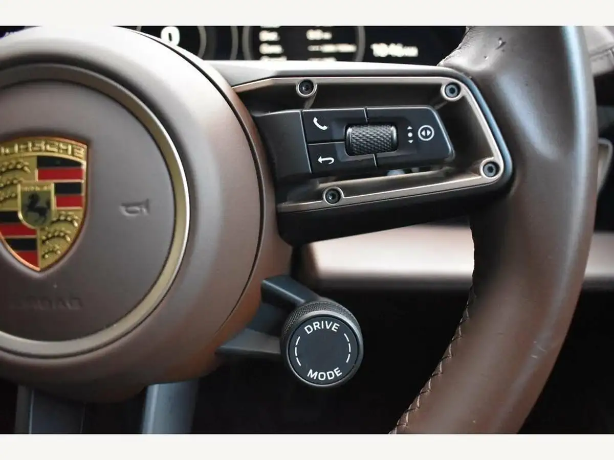 2020-porsche-taycan-e-turbo-s-big-28