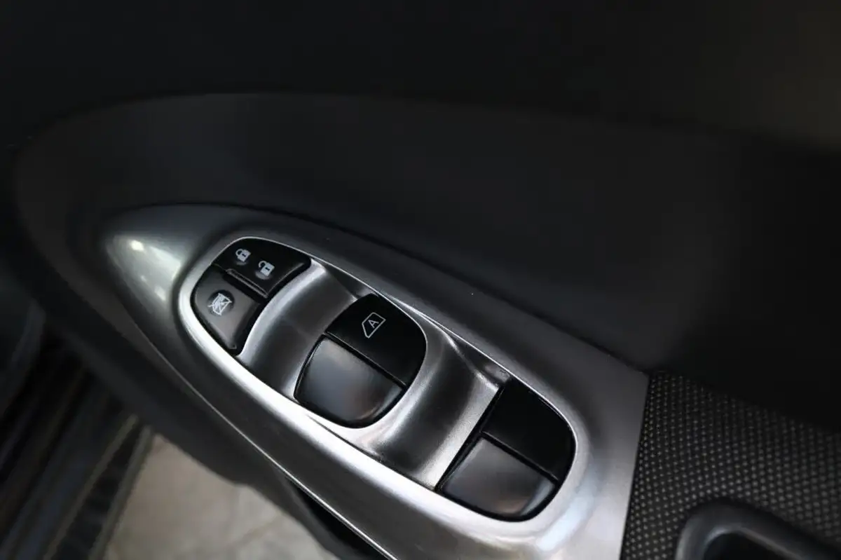 2014-nissan-juke-16-tekna-117ps-1598cc-cvt-big-22