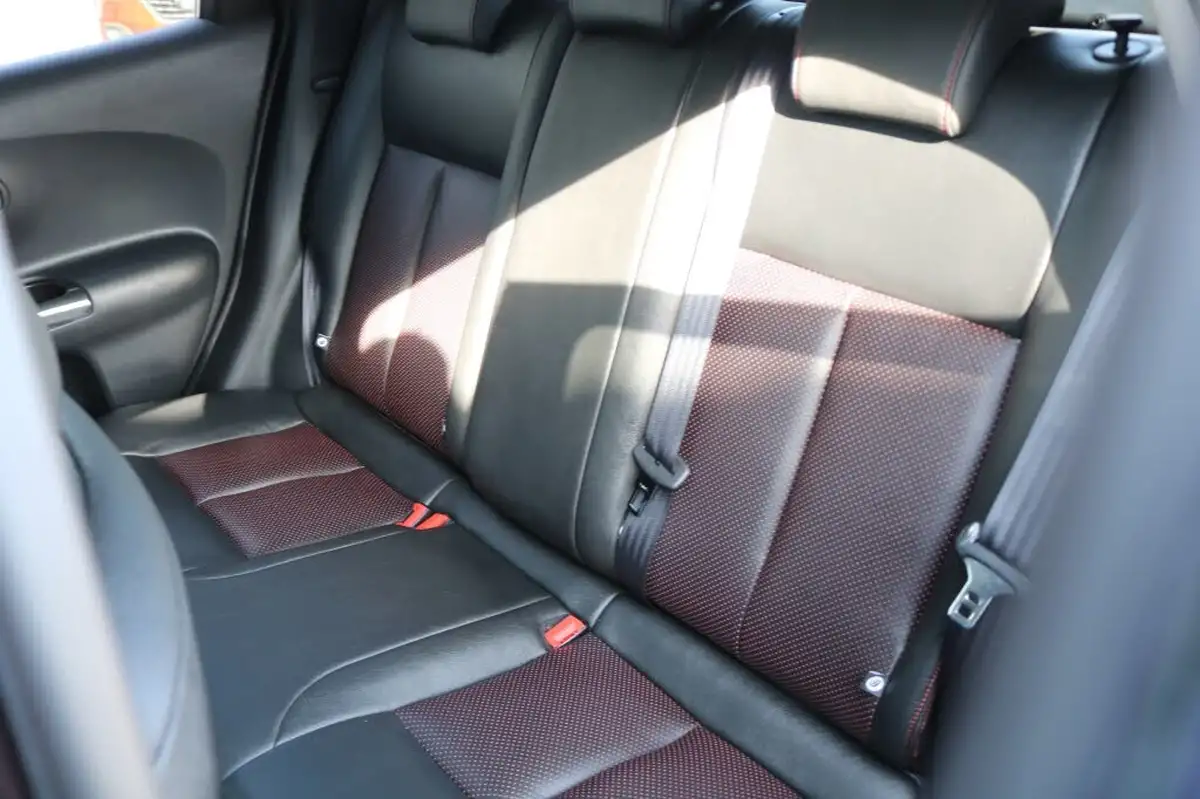 2014-nissan-juke-16-tekna-117ps-1598cc-cvt-big-18