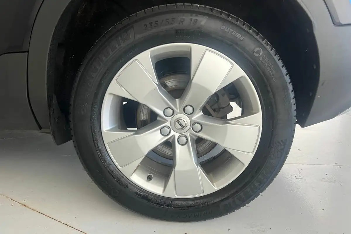 2021-volvo-xc40-20-b4-momentum-197bhp-awd-geartronic-big-25