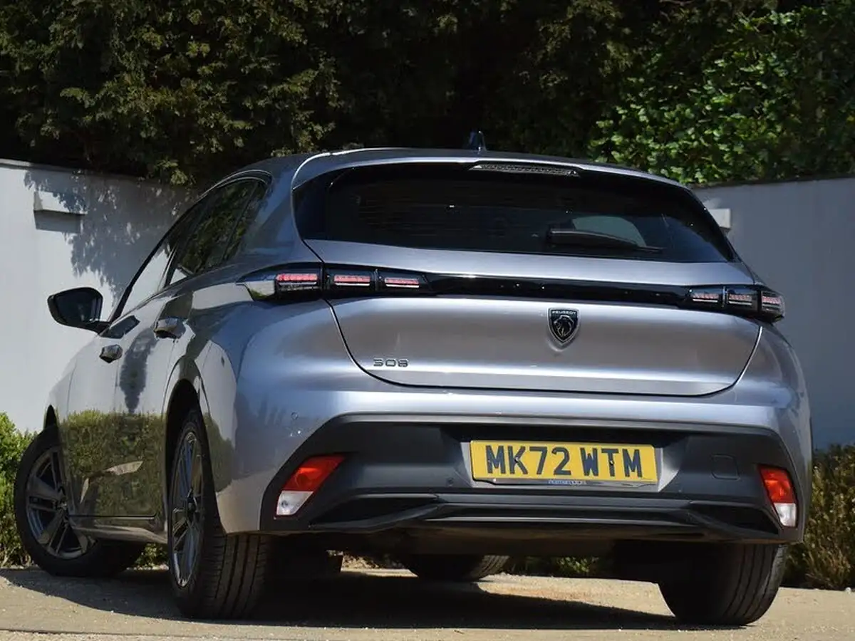 2022-peugeot-308-12-puretech-active-premium-130bhp-eat8-big-6