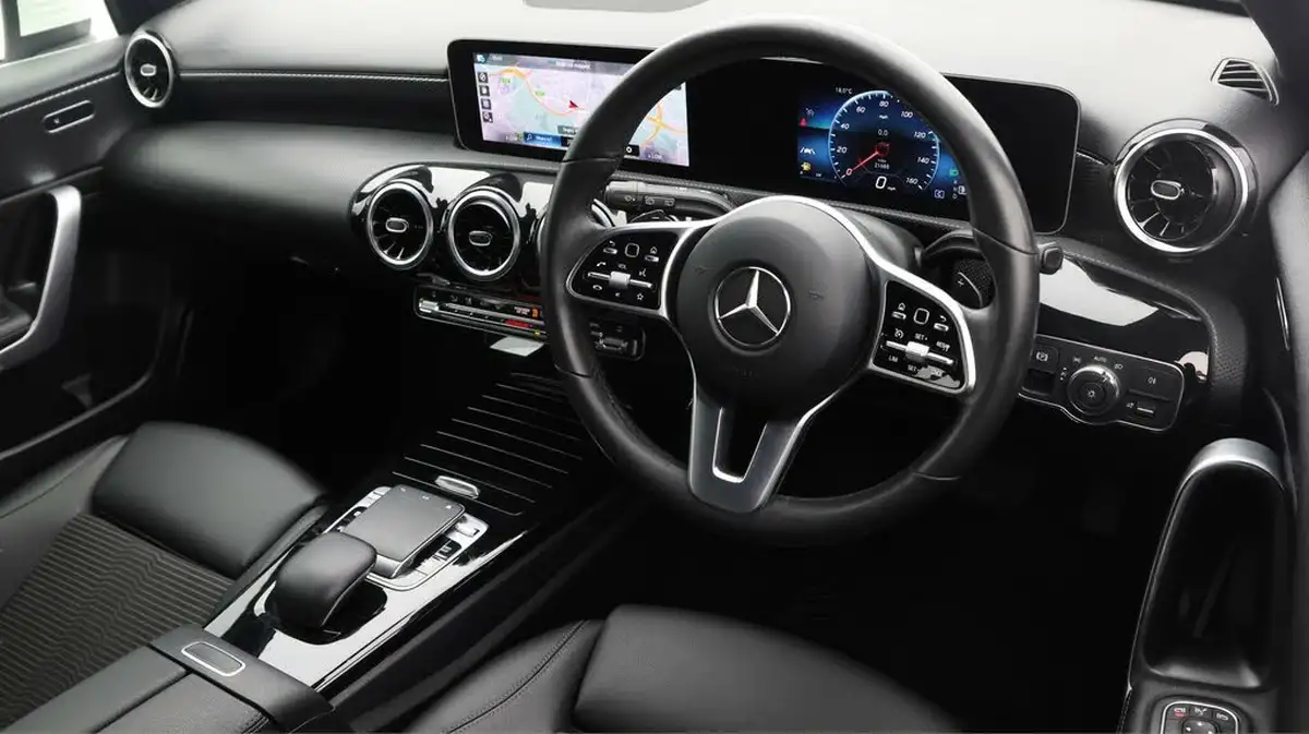 2018-mercedes-benz-a-class-13-a200-sport-executivess-hatchback-5d-7g-dct-big-8