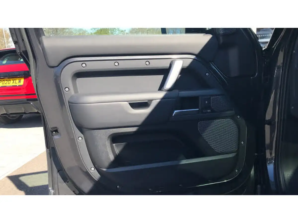 2022-land-rover-110-defender-30-d300-x-dynamic-hse-big-29