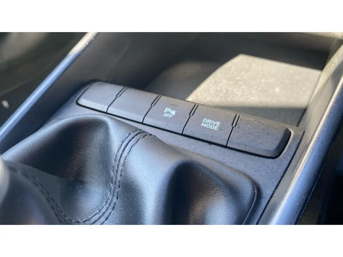 2022-hyundai-i20-10-t-gdi-se-connect-eclutch-imt-big-26