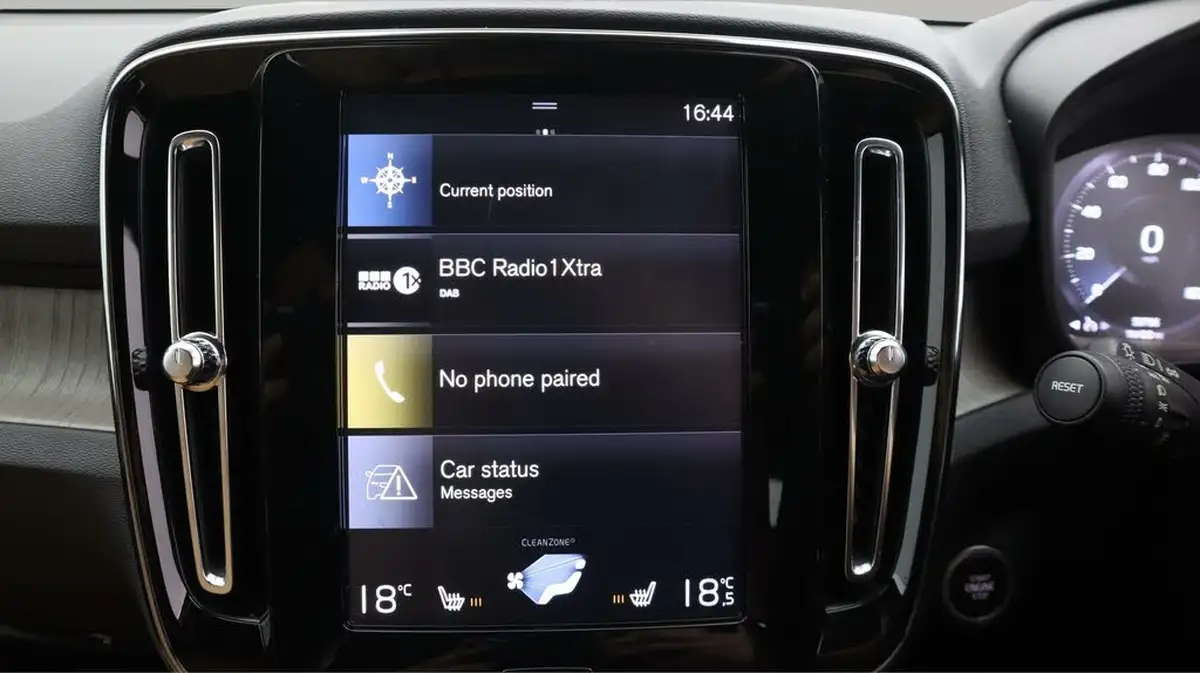 2020-volvo-xc40-20td-d3-inscription-pro-big-11