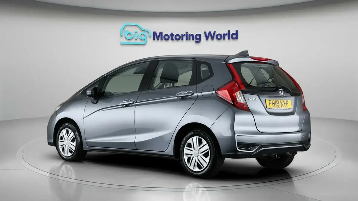 2019-honda-jazz-13-i-vtec-s-big-5
