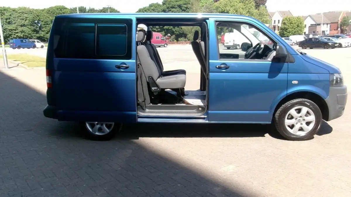 2012-volkswagen-transporter-20td-t32-140ps-swb-kombi-big-13