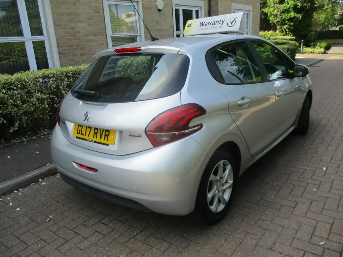 2017-peugeot-208-12-puretech-active-82bhp-5d-big-5