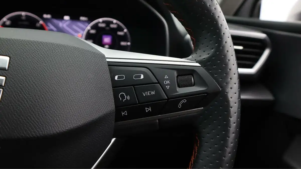 2021-seat-leon-14-e-hybrid-fr-hatchback-big-25