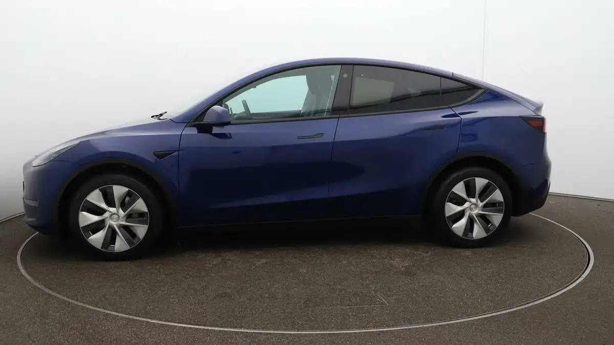 2022-tesla-model-y-e-long-range-big-65