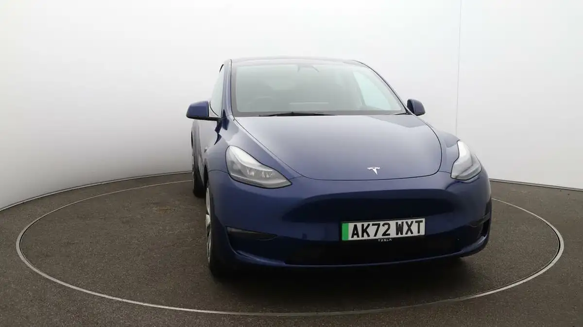 2022-tesla-model-y-e-long-range-big-41