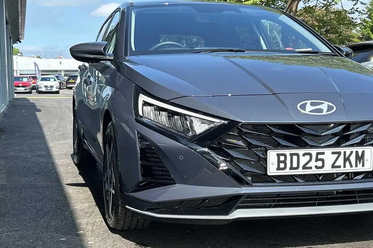 2025-hyundai-i20-10-t-gdi-premium-big-11
