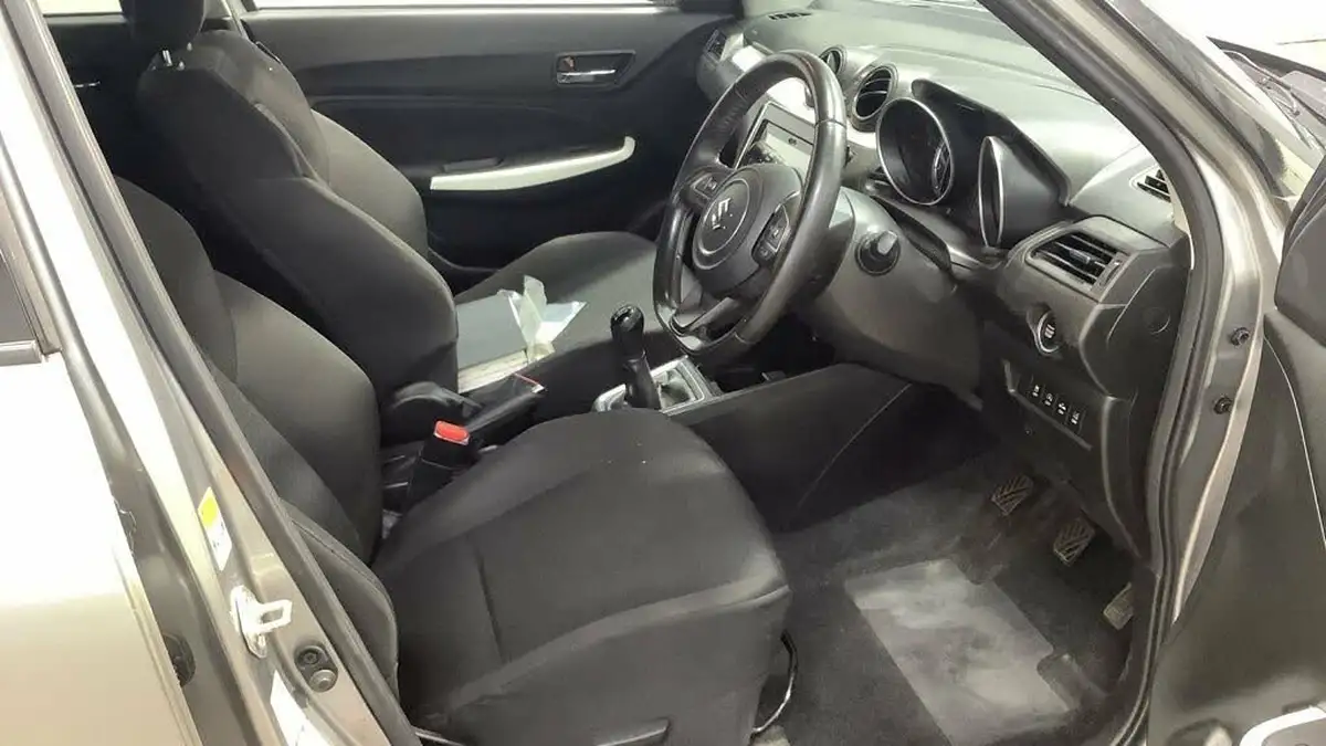 2018-suzuki-swift-10-boosterjet-sz5-111ps-shvs-big-2