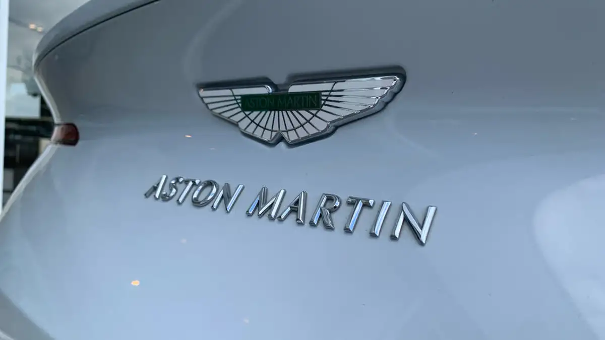 2021-aston-martin-db11-40-v8-503bhp-big-18