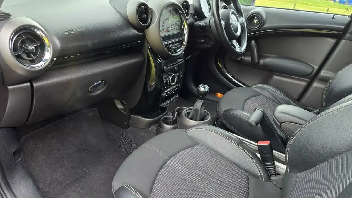 2011-mini-countryman-16-cooper-pepper-big-16