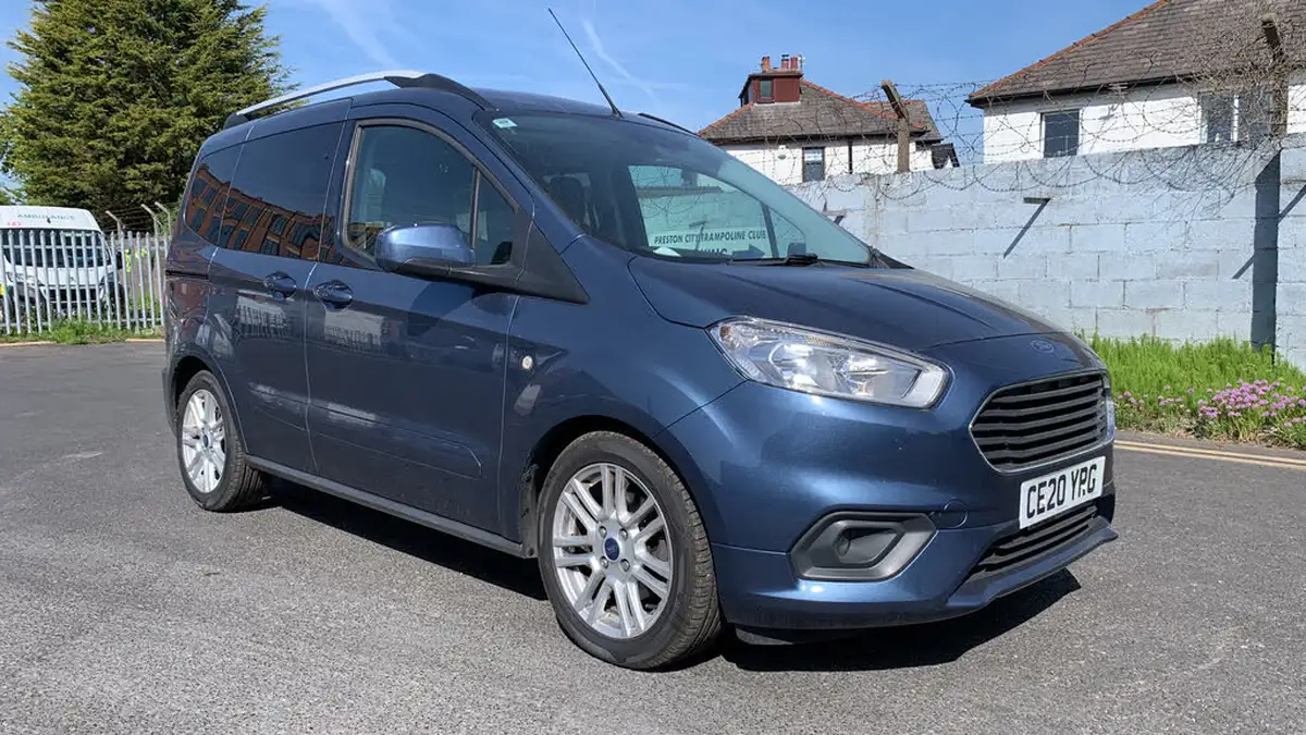 2020-ford-tourneo-courier-15tdci-titanium-big-13