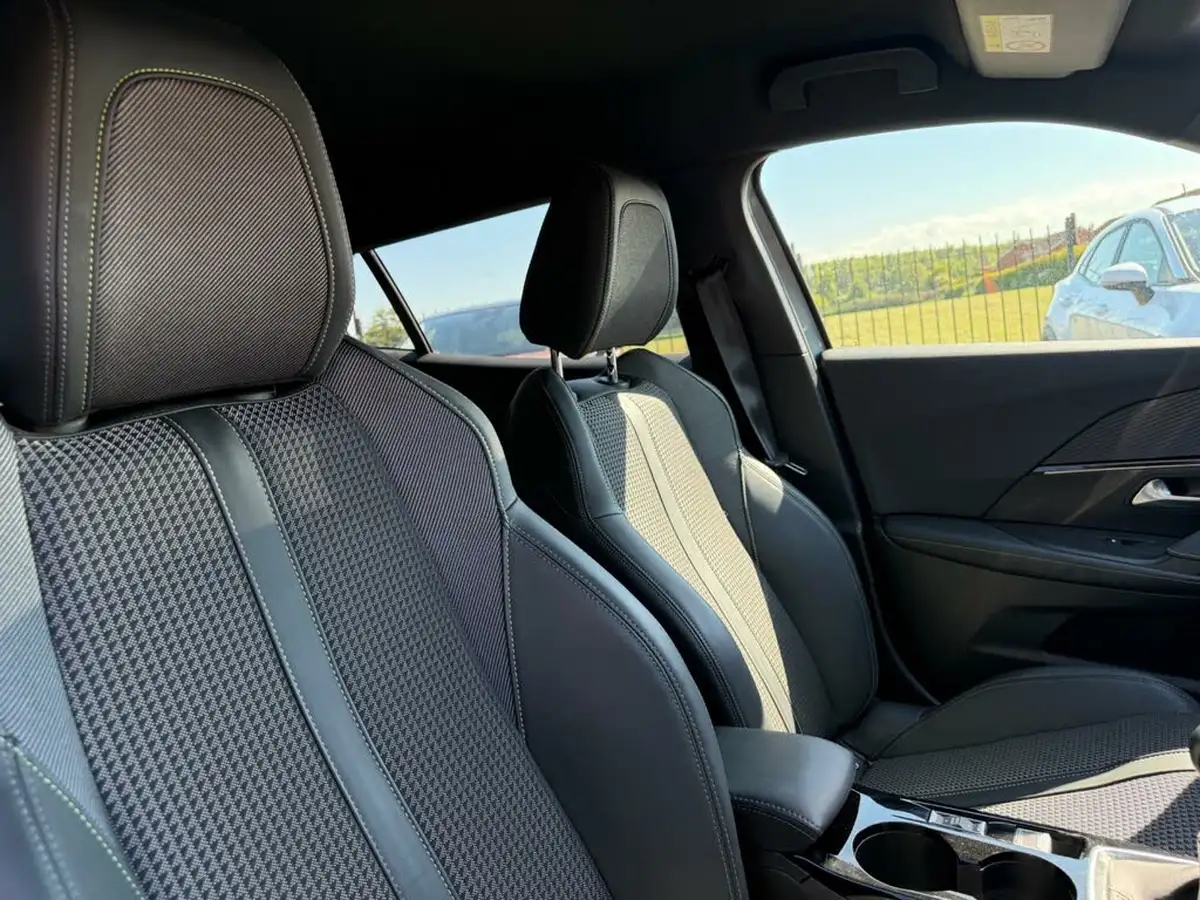 2022-peugeot-2008-suv-12-puretech-gt-big-18