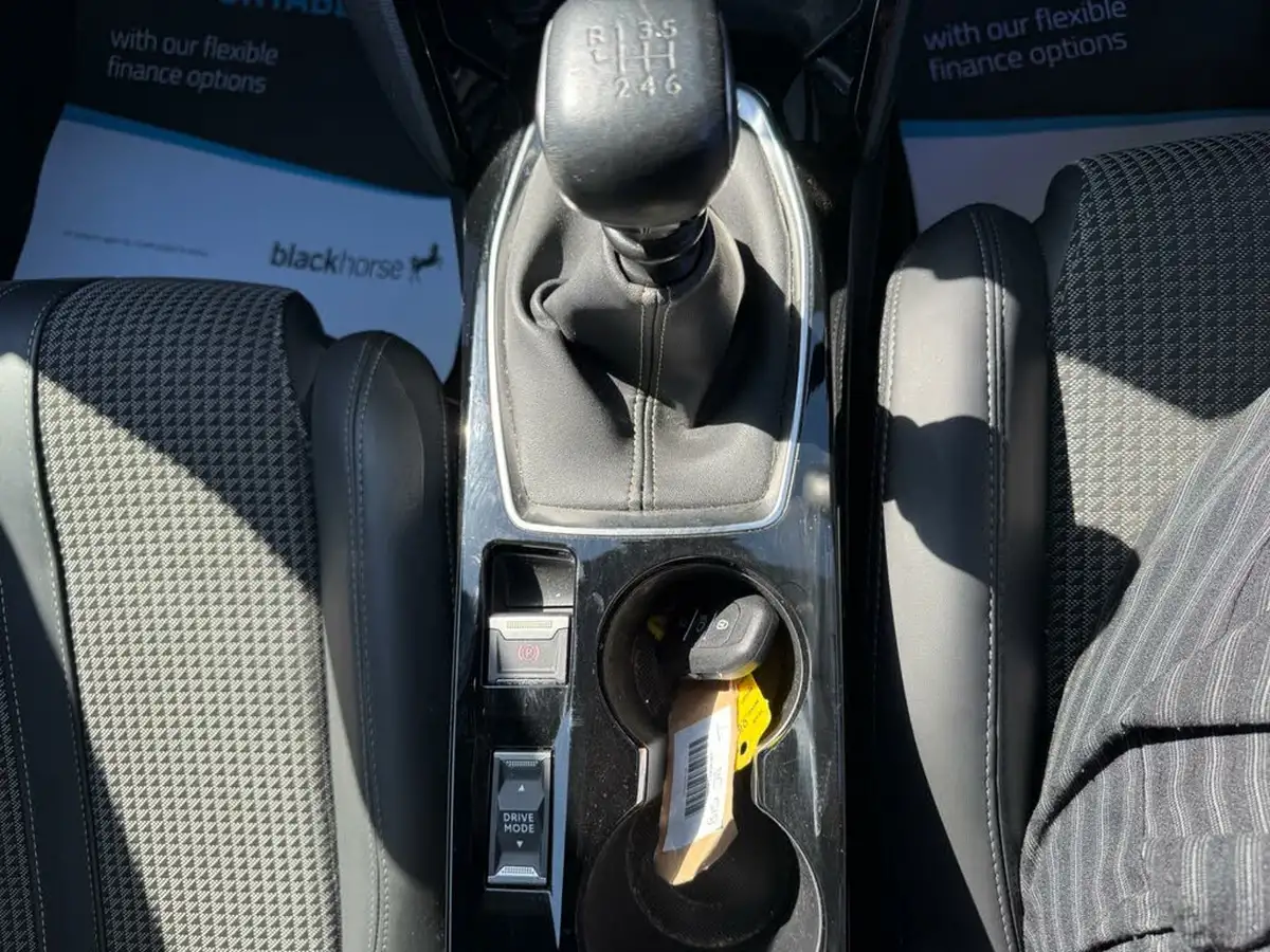 2022-peugeot-2008-suv-12-puretech-gt-big-42
