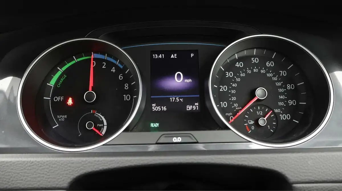 2020-volkswagen-golf-e-e-golf-big-9