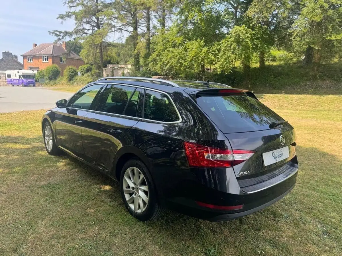 2018-skoda-superb-20tdi-scr-se-technology-estate-dsg-big-8