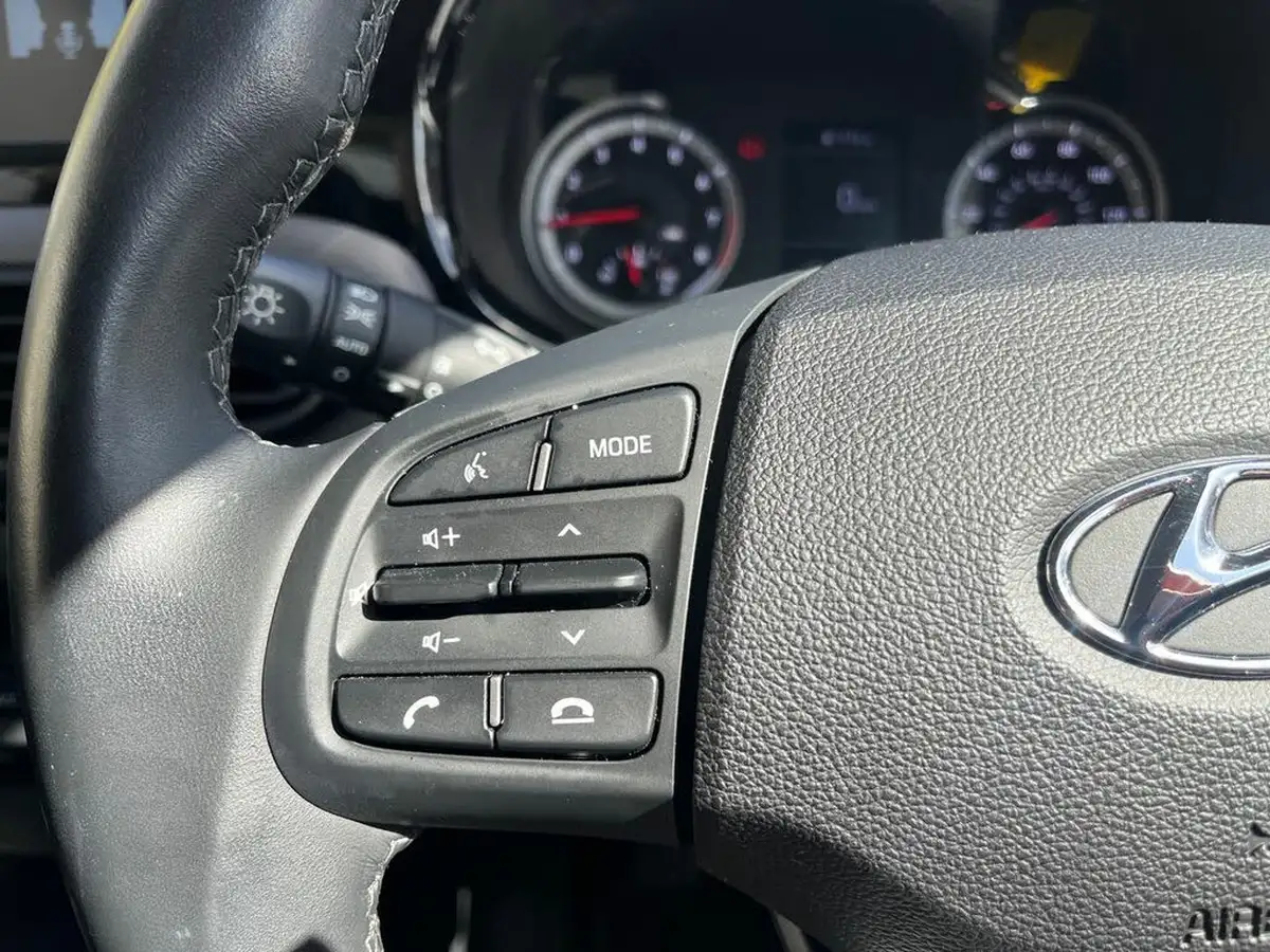 2021-hyundai-i10-10-se-connect-big-15