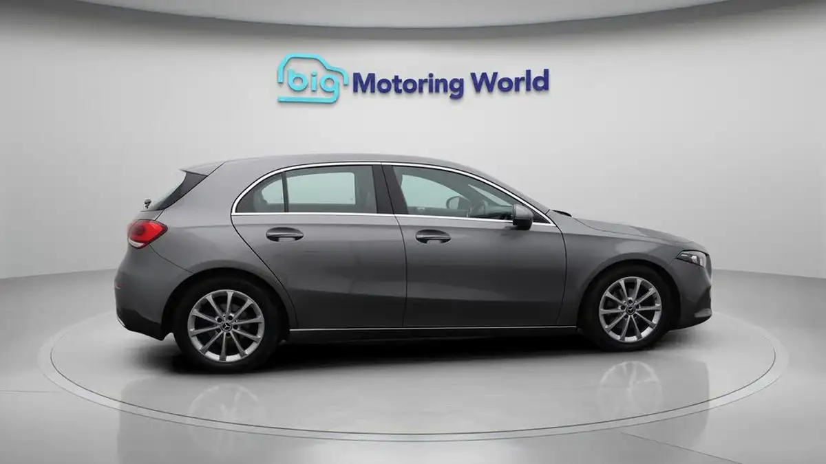 2019-mercedes-benz-a-class-15d-a180d-sport-hatchback-5d-7g-dct-big-8