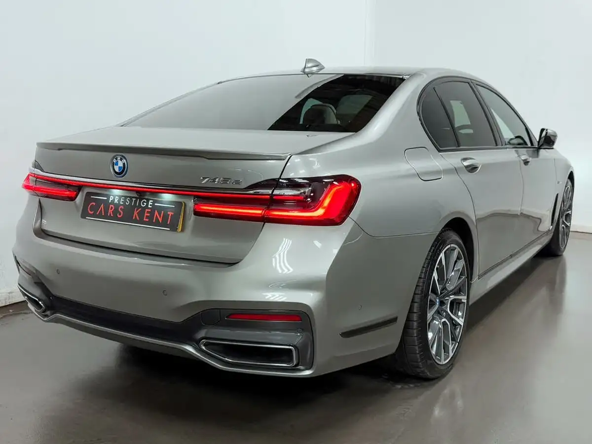 2021-bmw-7-series-30-745e-m-sport-big-12