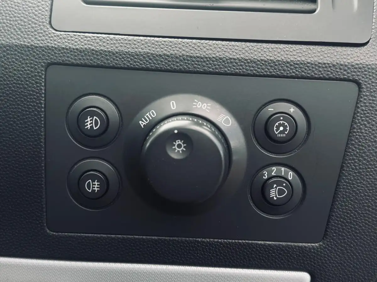 2007-vauxhall-zafira-18-design-easytronic-big-22