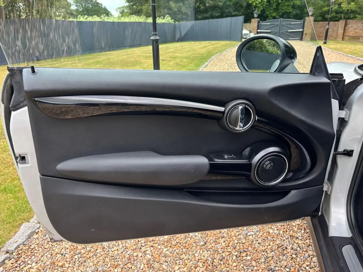 2017-mini-cooper-20-cooper-s-chili-ss-hatchback-3d-big-37