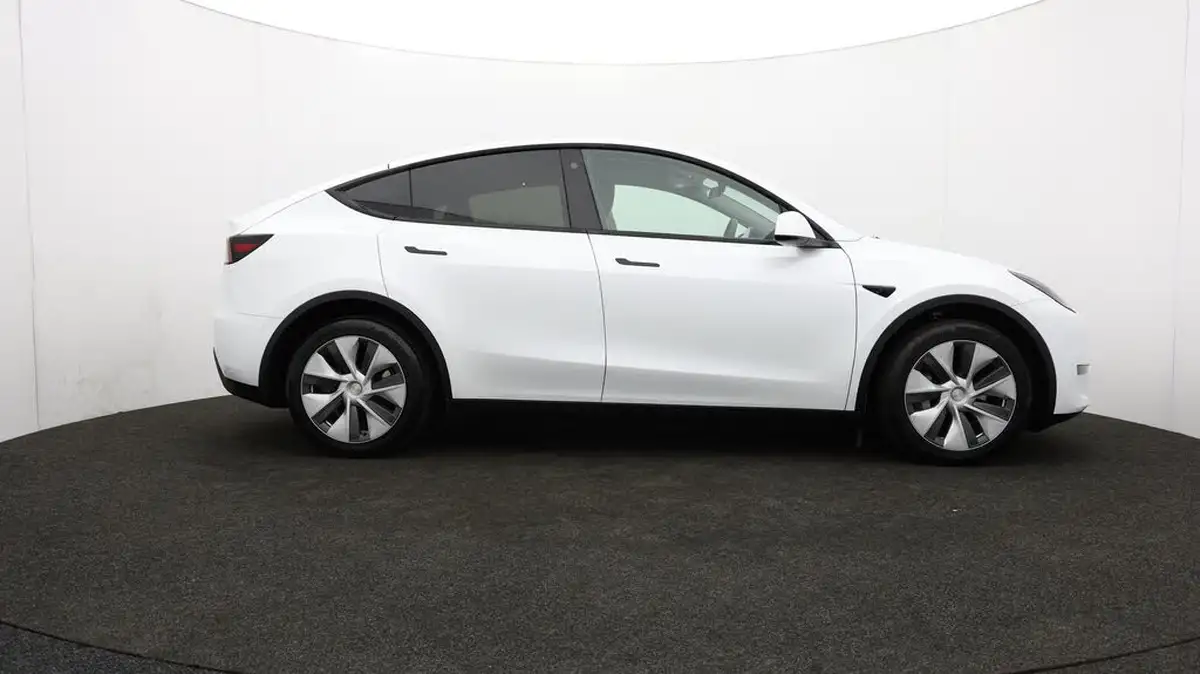 2024-tesla-model-y-e-long-range-306bhp-awd-big-35
