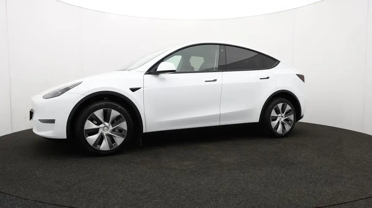 2024-tesla-model-y-e-long-range-306bhp-awd-big-59