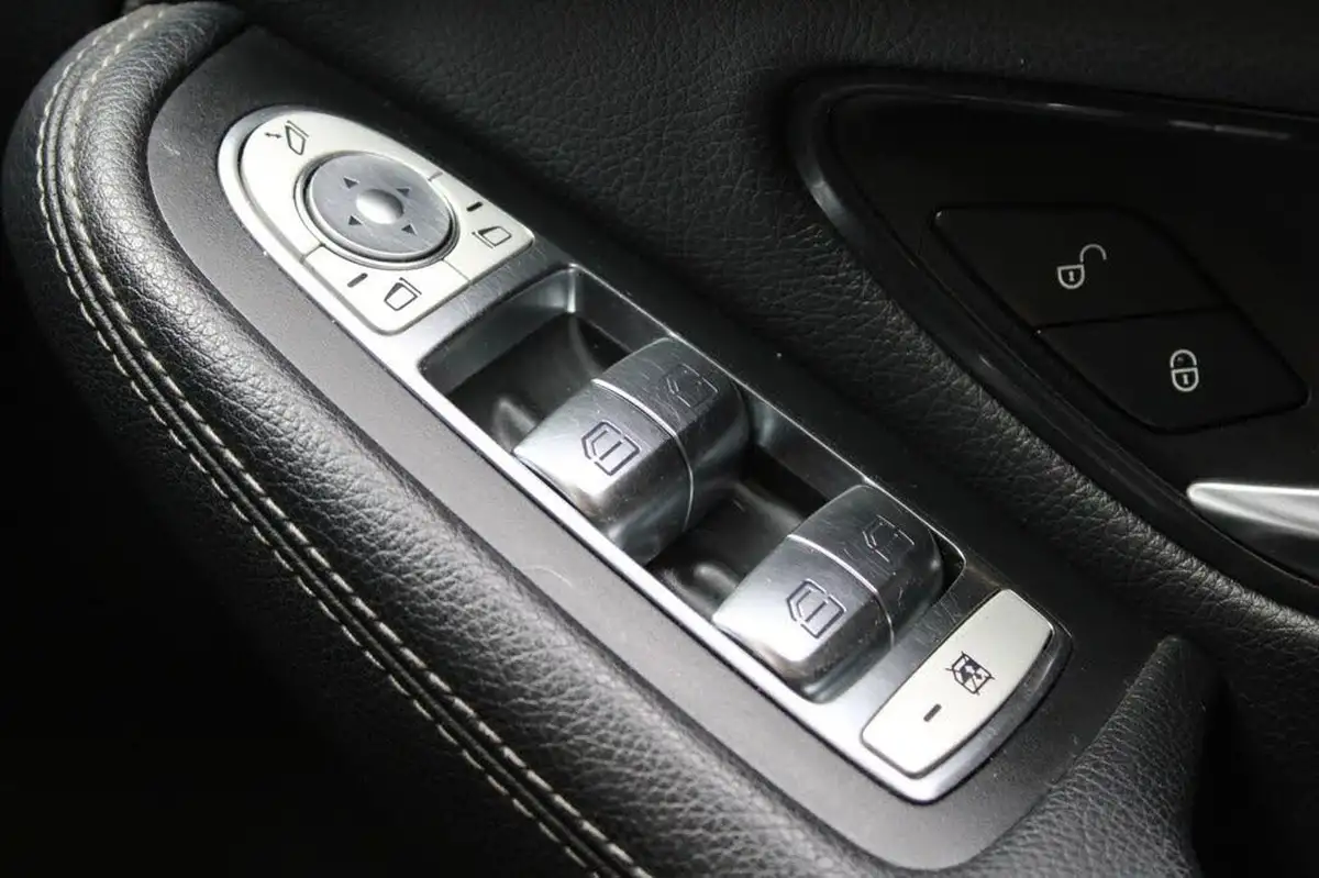 2019-mercedes-benz-glc-class-20d-glc220d-amg-line-station-wagon-5d-4matic-plus-big-40