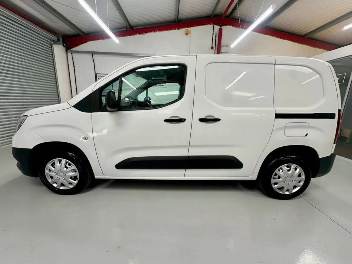 2019-vauxhall-combo-15cdti-edition-2000-75pseu6d-t-panel-big-9