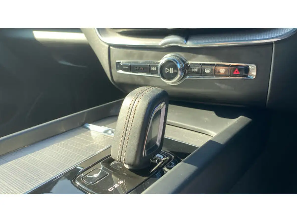 2022-volvo-xc60-20-b5-r-design-awd-big-13