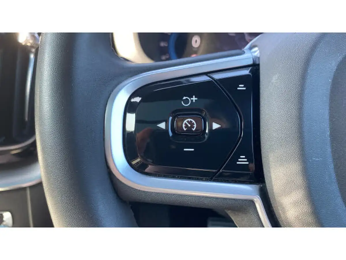 2022-volvo-xc60-20-b5-r-design-awd-big-17