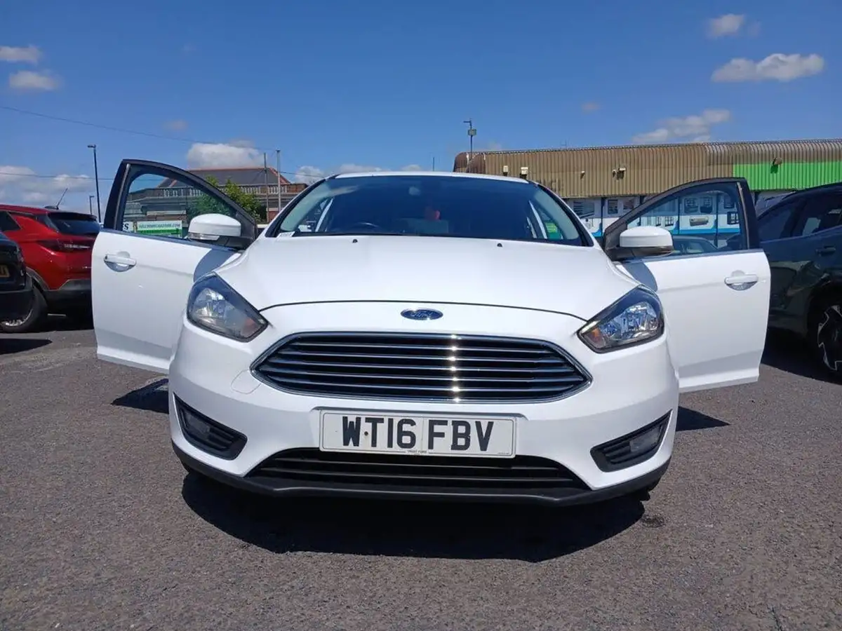2016-ford-focus-15tdci-zetec-120ps-hatchback-big-2