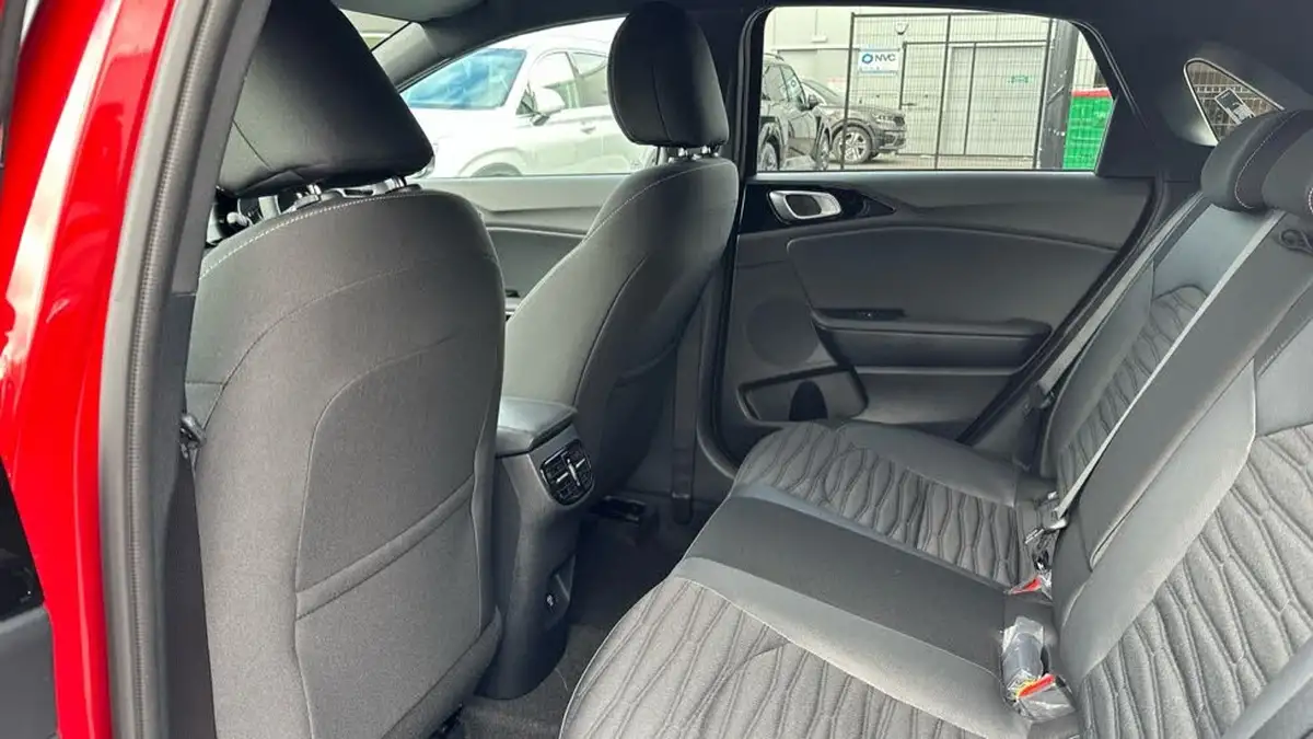 2025-kia-ceed-15-t-gdi-gt-line-dct-big-8