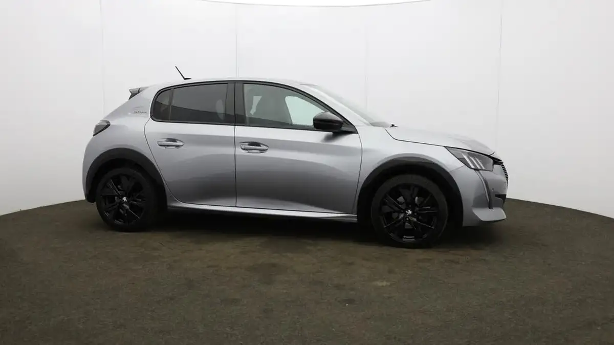 2020-peugeot-208-12-puretech-gt-line-100bhp-big-52