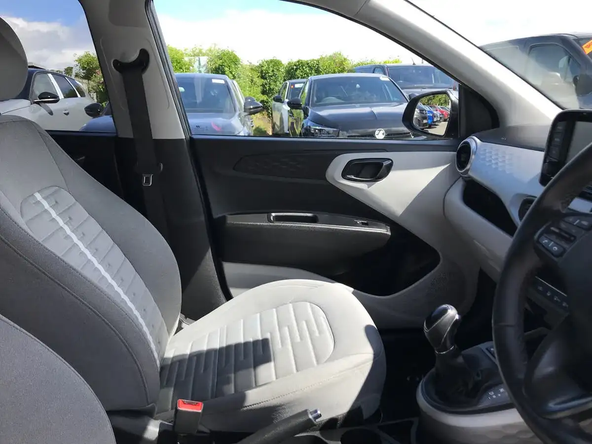 2022-hyundai-i10-10-premium-auto-big-3