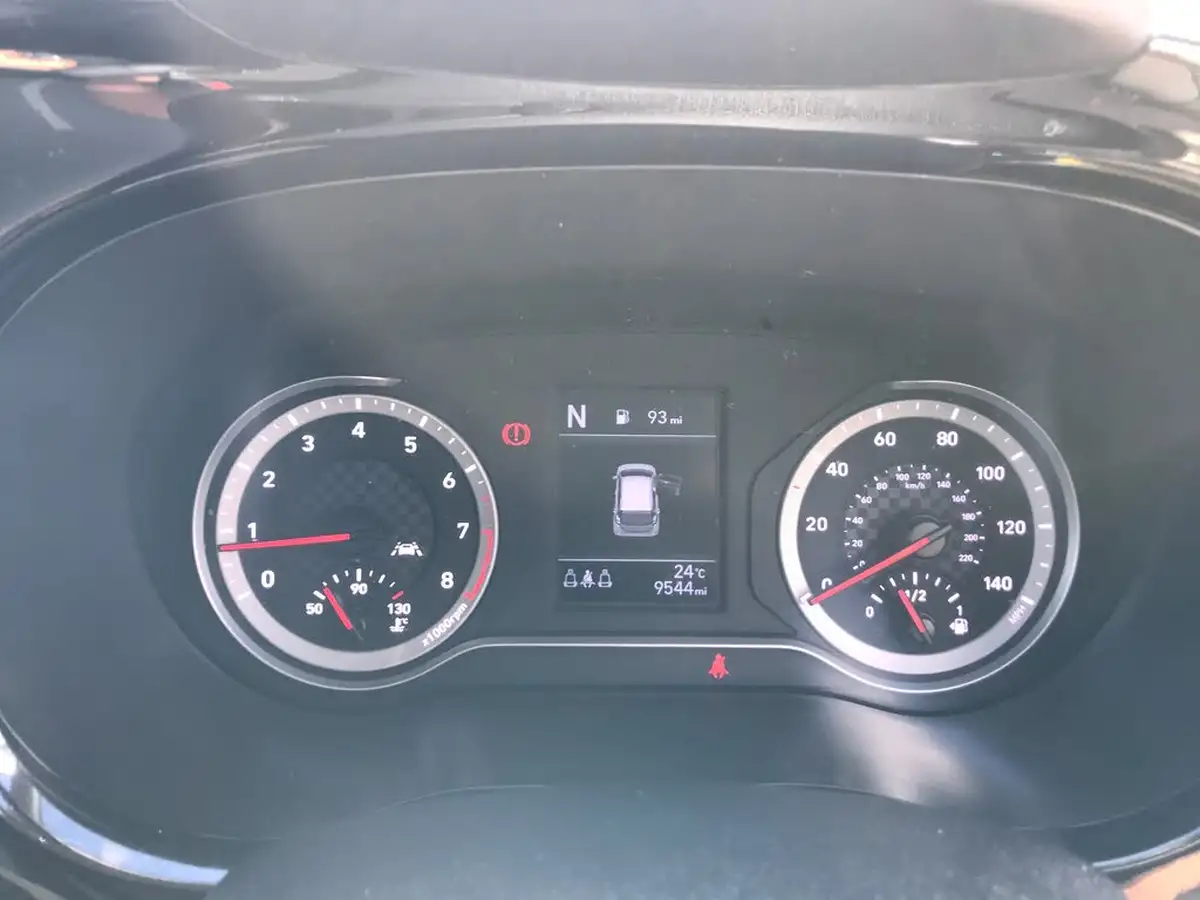 2022-hyundai-i10-10-premium-auto-big-27