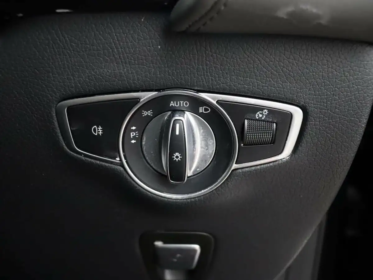 2022-mercedes-benz-eqc-e-eqc-400-amg-line-big-33
