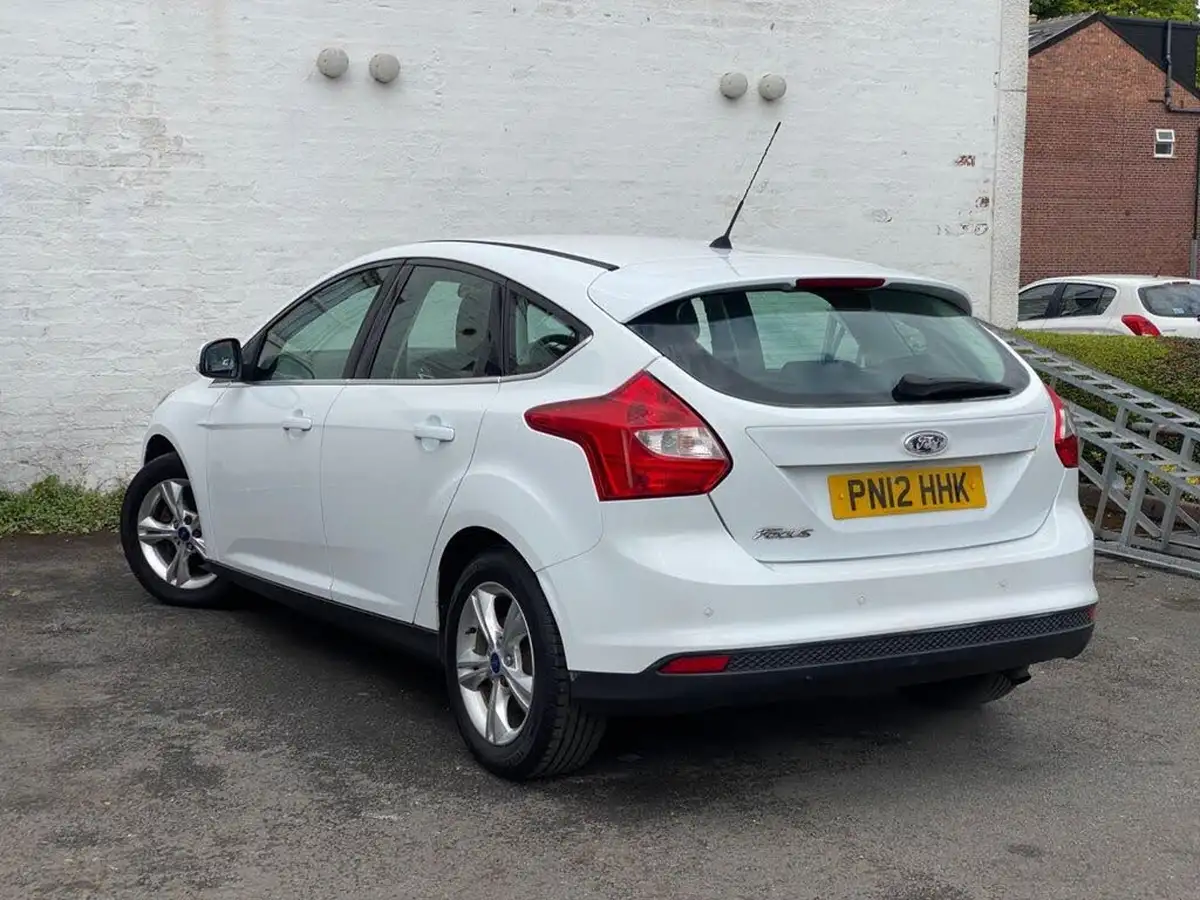 2012-ford-focus-16-zetec-ti-vct-125ps-hatchback-big-8