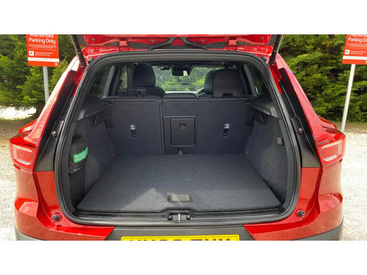 2023-volvo-xc40-15-t5-ultimate-bright-big-16