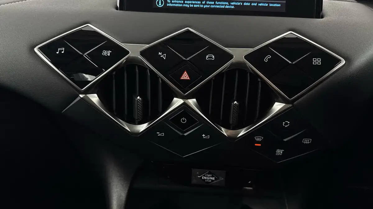 2021-ds-ds-3-crossback-e-tense-prestige-big-18